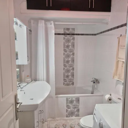 Deluxe Sophia's Penthouse Apartman